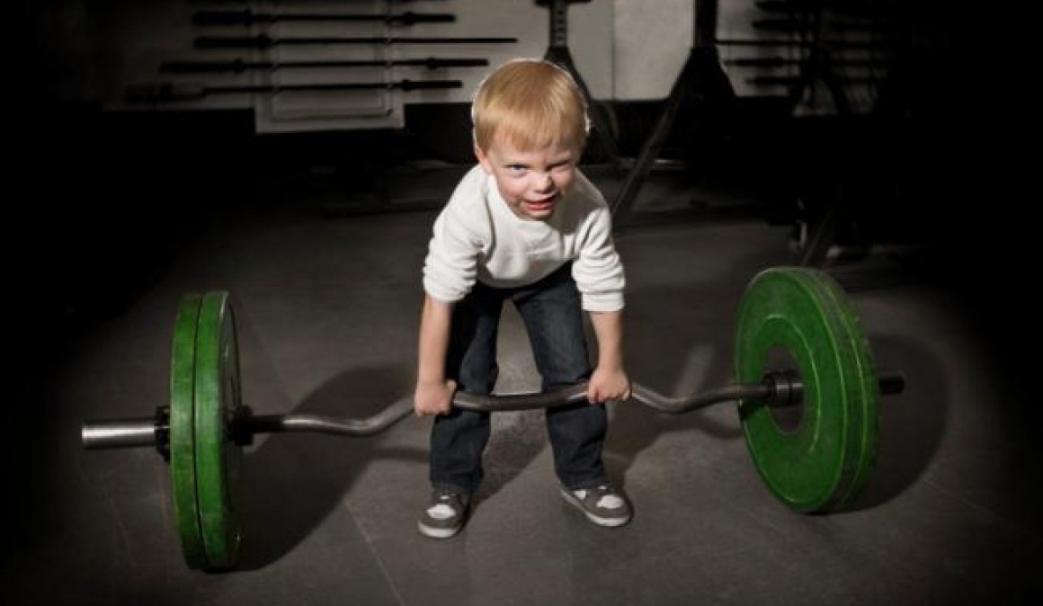 ¿A qué edad pueden los niños empezar a hacer pesas?
